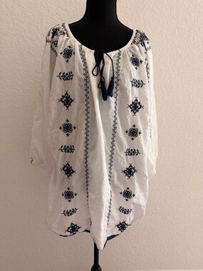 New Directions White Boho Peasant Blouse | Blue Embroidered Tassel Top